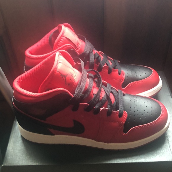 Air Jordan 1 Red/Blk/White like new only worn 1X - Picture 4 of 7